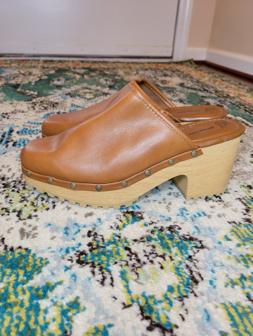 NWOT Time And Tru Brown Memory Foam Studded Faux Leather Wood Heeled‎ Clogs 10 - Picture 2 of 7